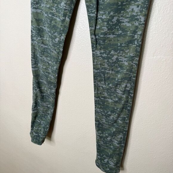 Rag & Bone Jeans Women's 25 Green The Skinny Pants in Digital CAMO Raw Hems - Picture 6 of 16